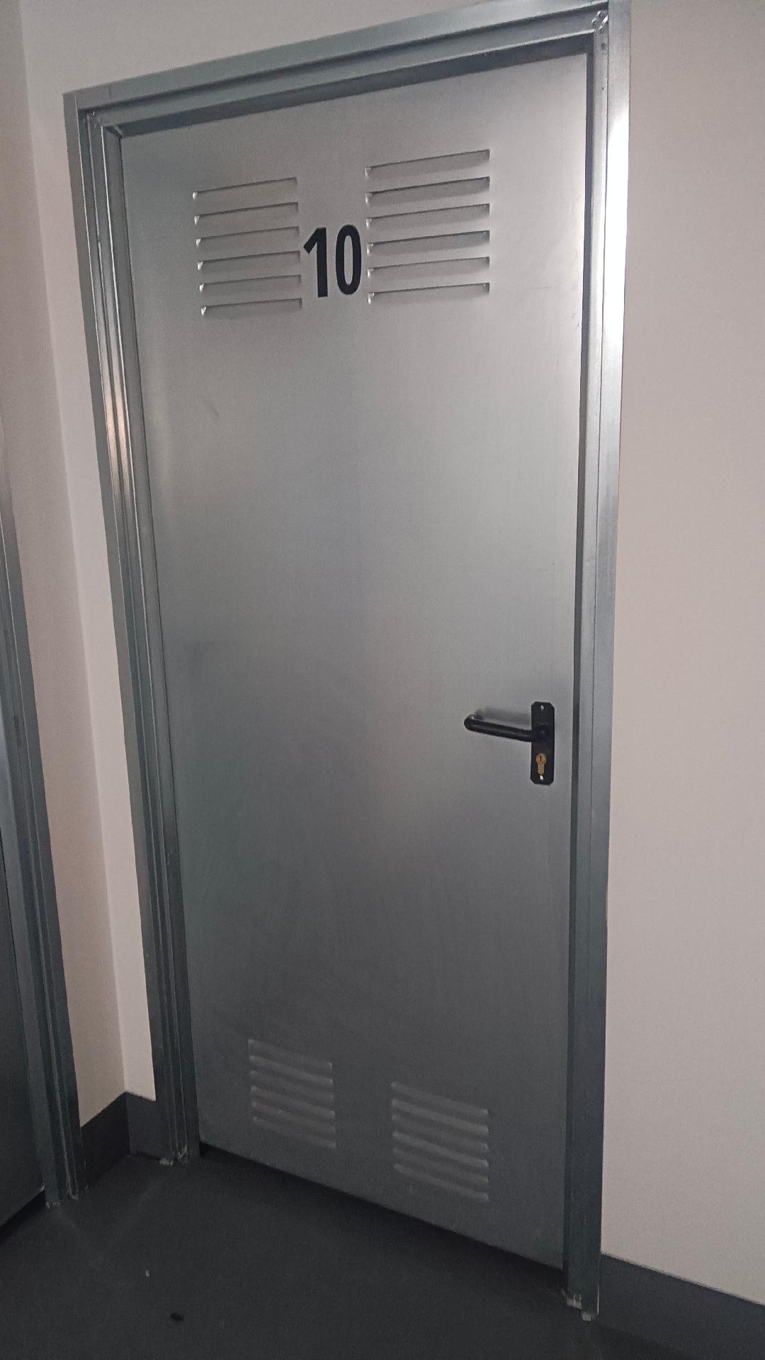 puerta trastero nº 10