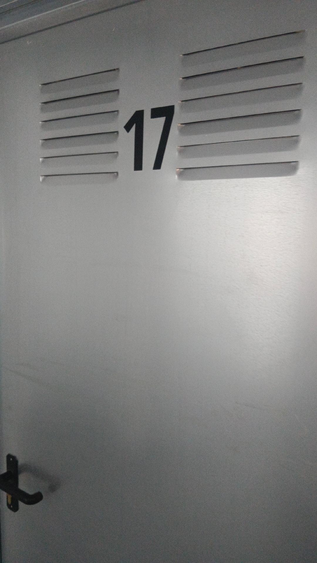 puerta trastero nº 17
