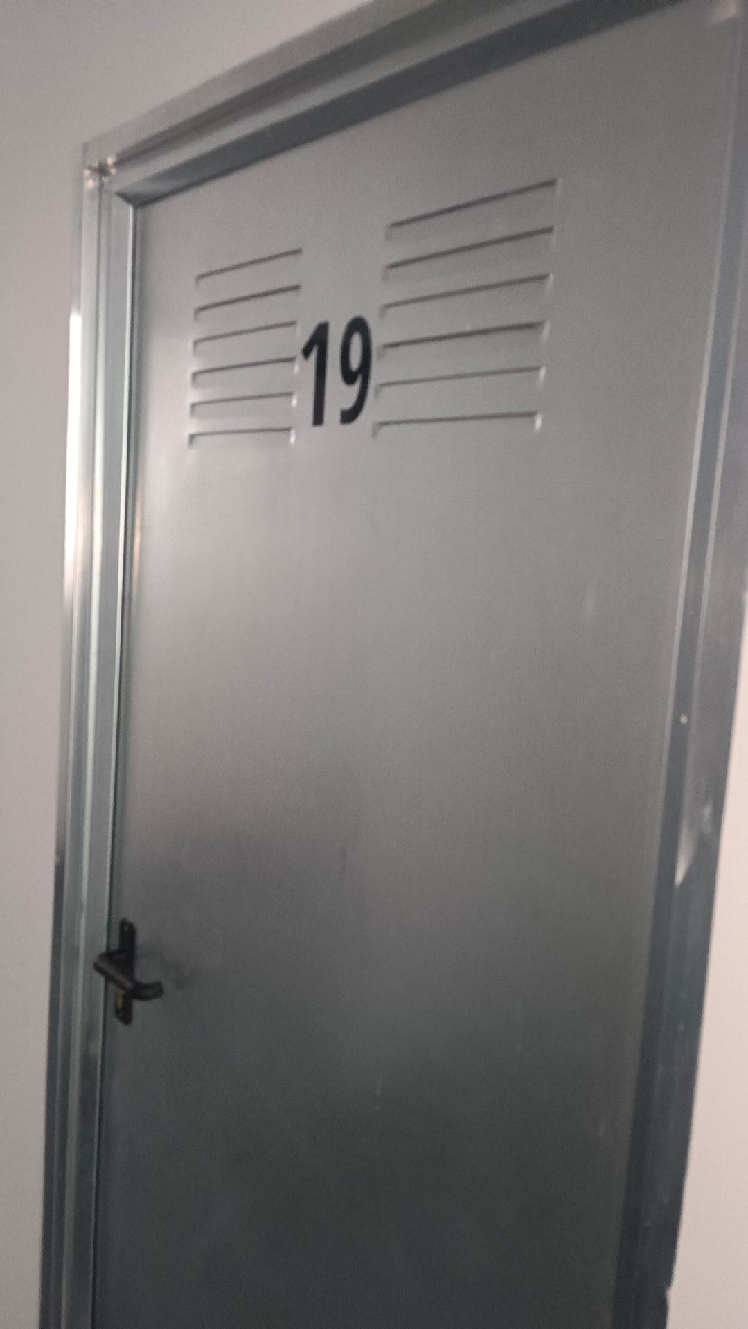 puerta trastero nº 19