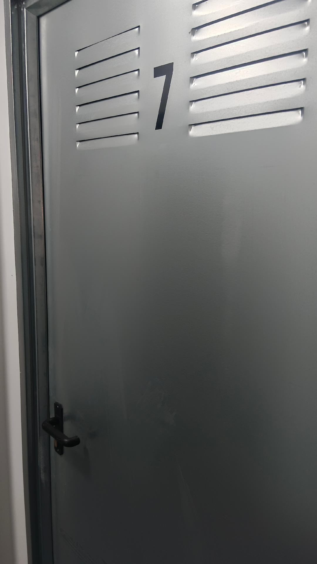 puerta trastero nº 7