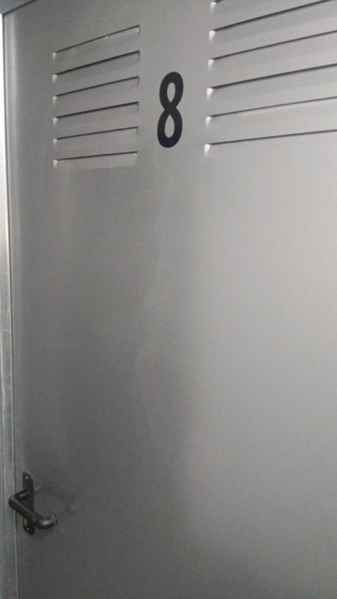 puerta trastero nº 8